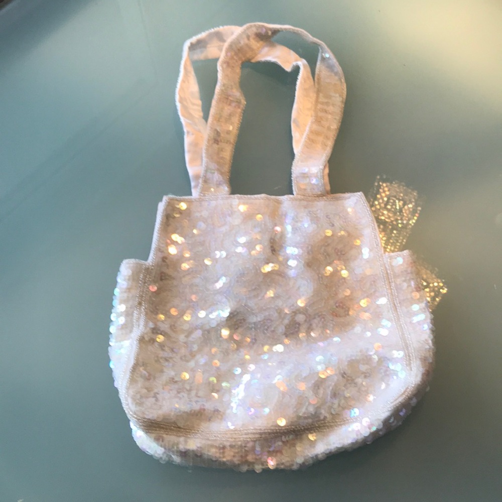 White pouch bag small sequence